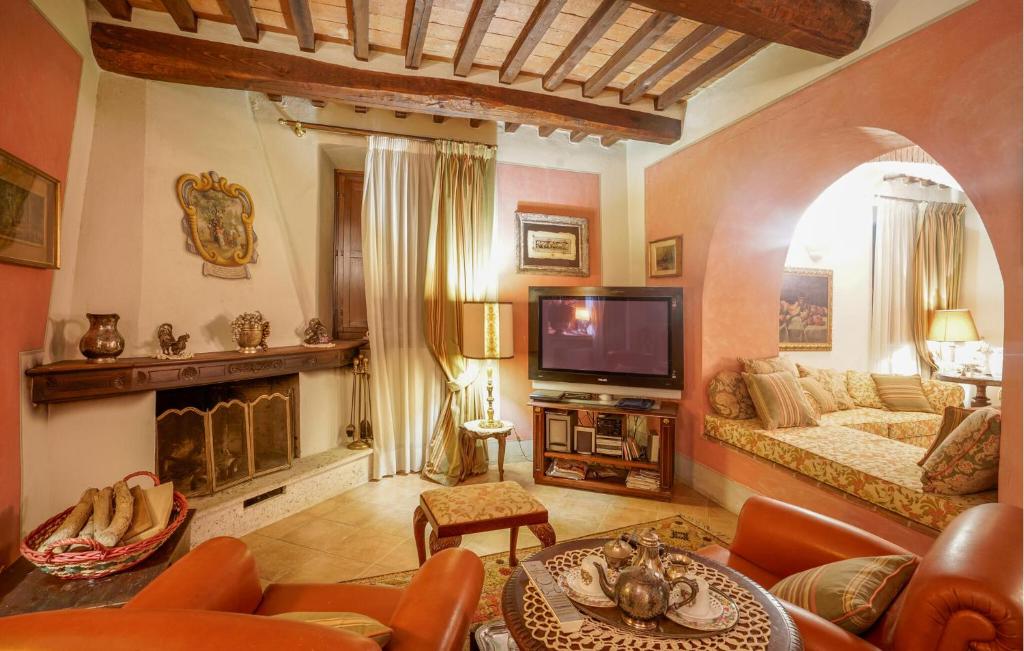 3 Bedroom Stunning Apartment In Rapolano Terme