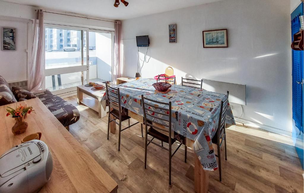 1 Bedroom Awesome Apartment In Saint-hilaire-de-riez photo 3
