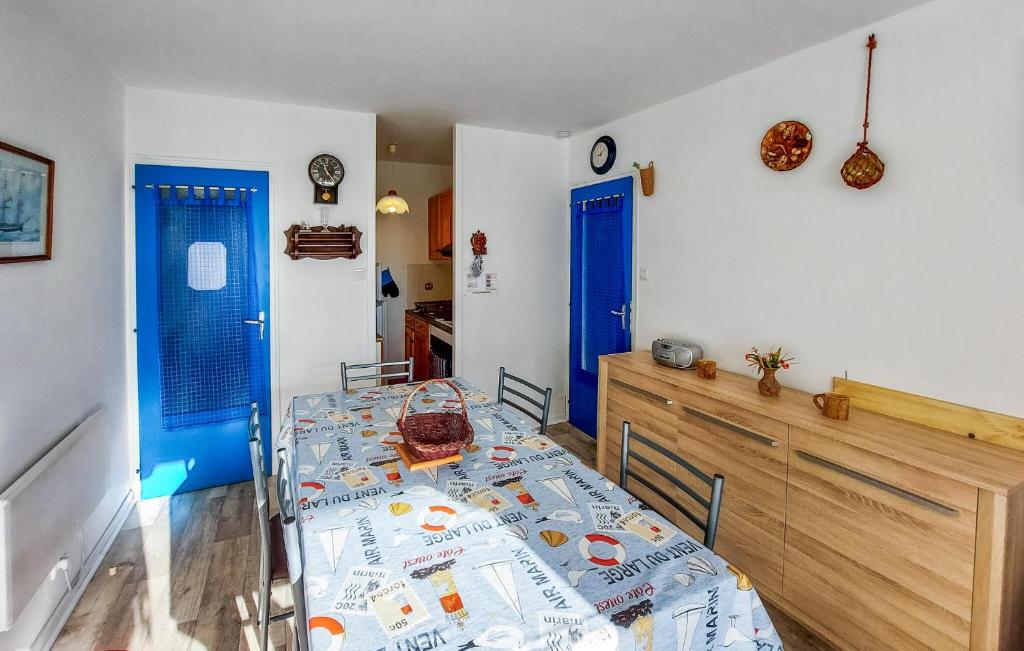 1 Bedroom Awesome Apartment In Saint-hilaire-de-riez photo 4