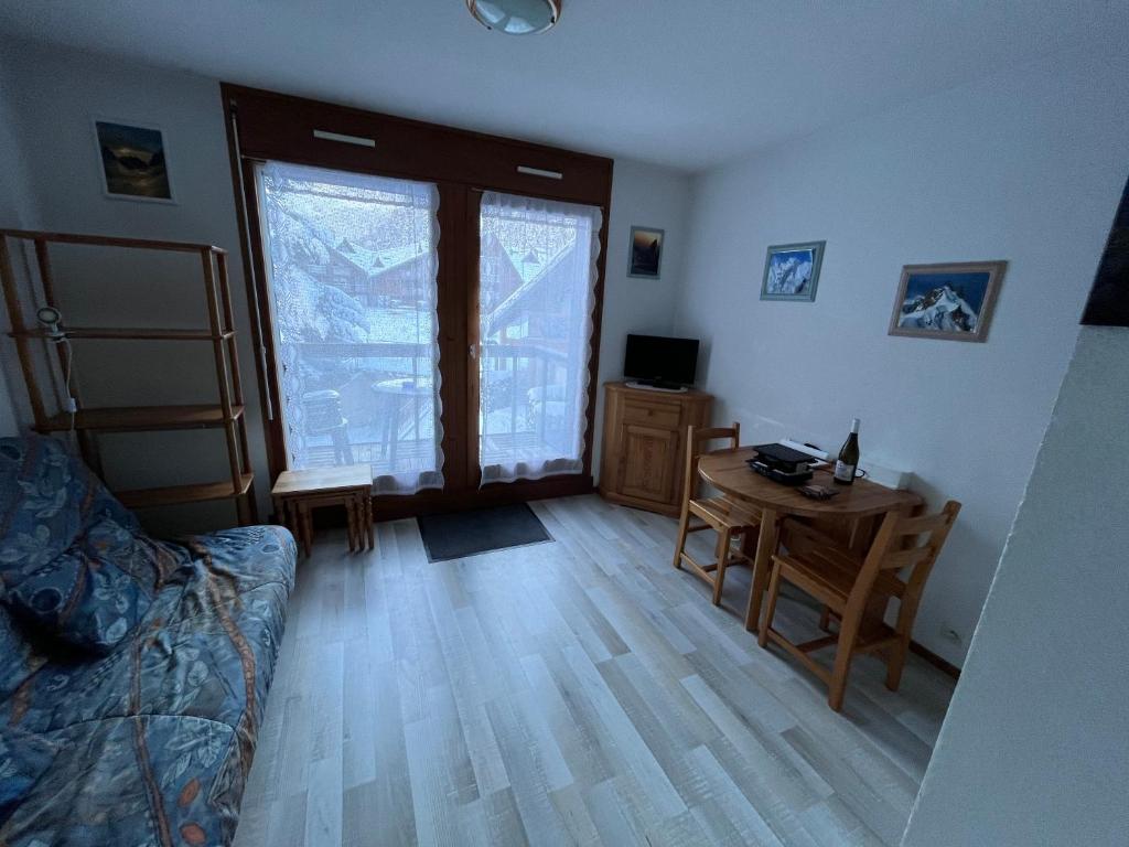 Studio pieds des pistes plein soleil photo 3