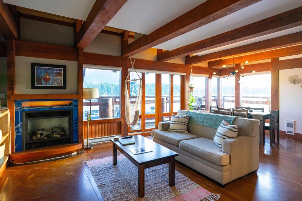 Waterfront Condo in Ucluelet photo 1