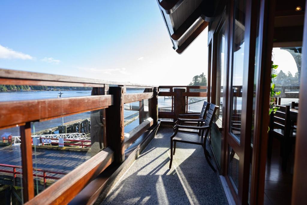 Waterfront Condo in Ucluelet photo 4