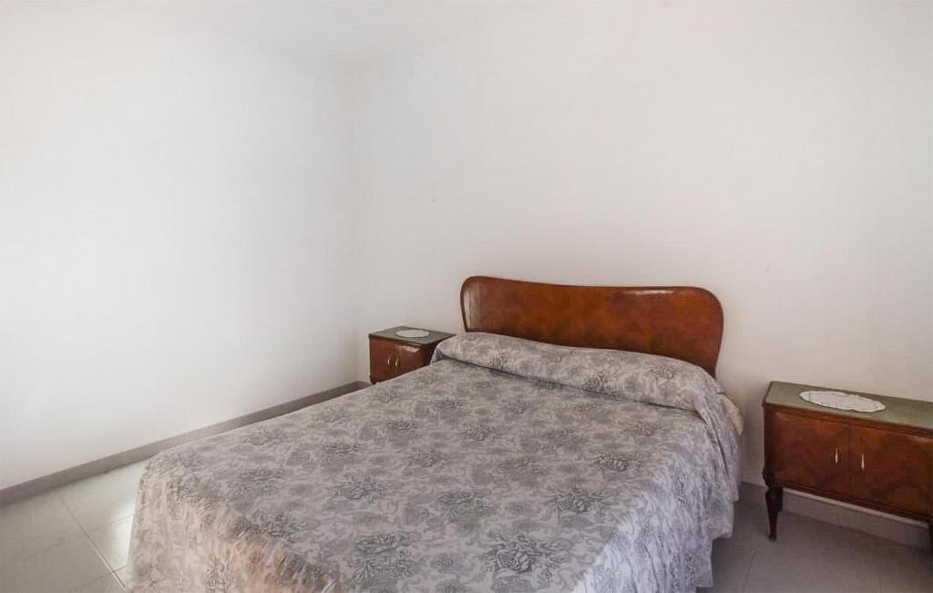 2 Bedroom Gorgeous Apartment In Badolato Marina photo 4