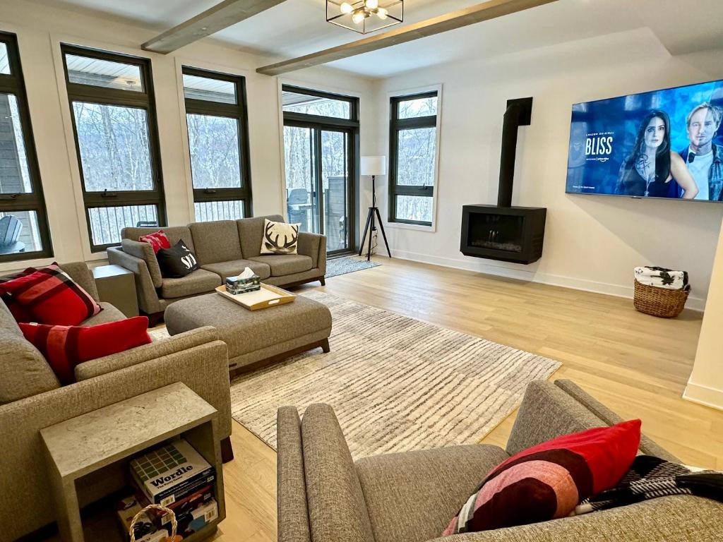 Tremblant Luxe 3BR Pet-friendly, Entertainment! photo 1