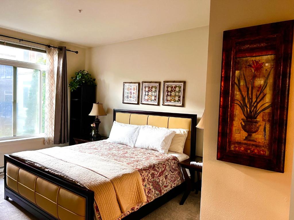 Cozy home nearby most attractions Seattle center image