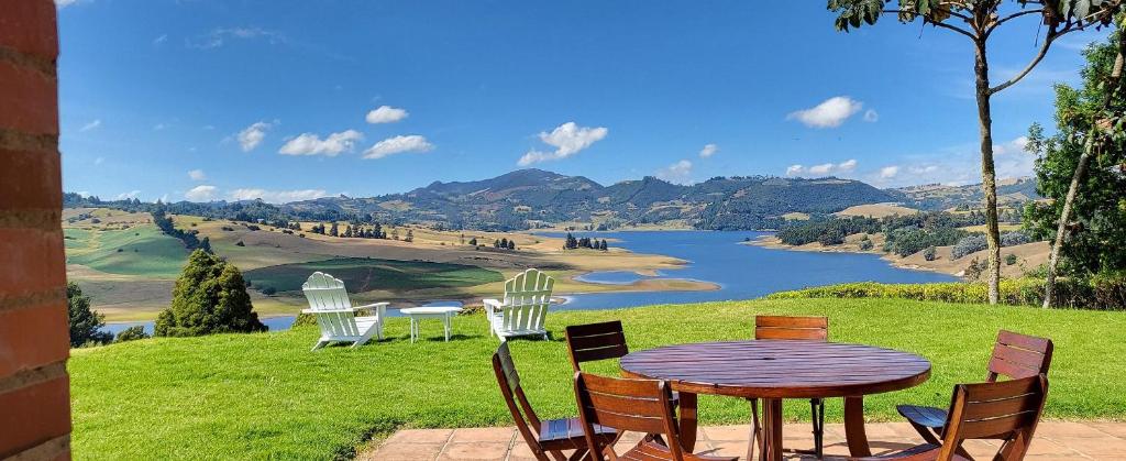 Mágica CASA FINCA represa del Sisga wi-fi, tv, BBQ photo 1