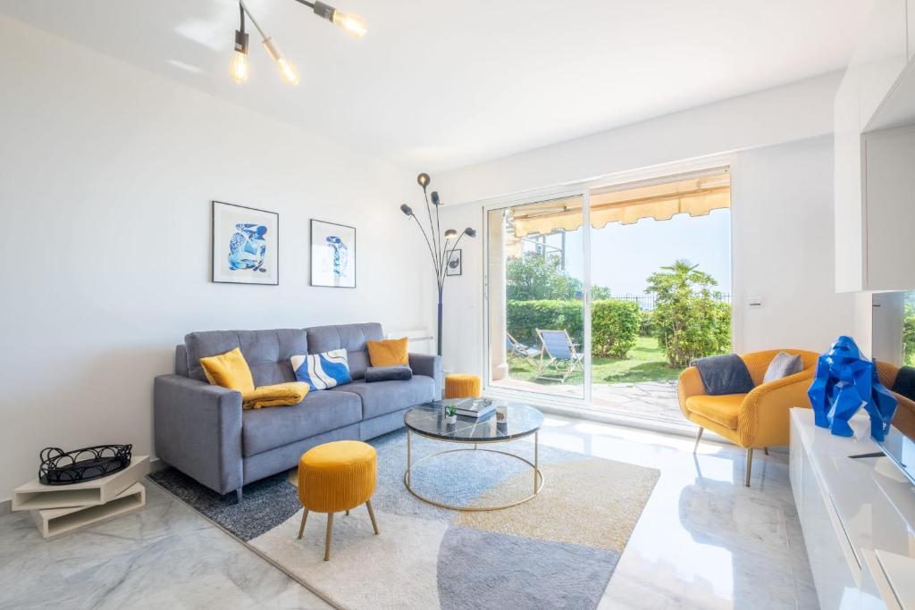 SERRENDY 2 bedroom apartment garden & sea view