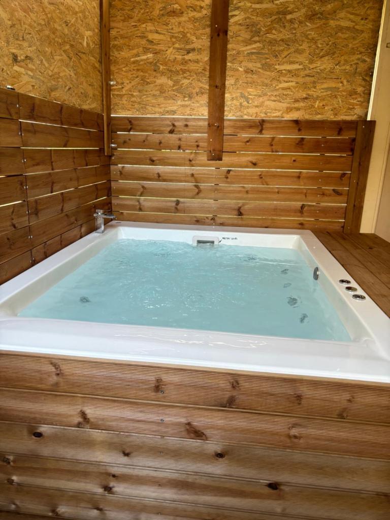 Jacuzzi studio close to athens airport!! photo 2