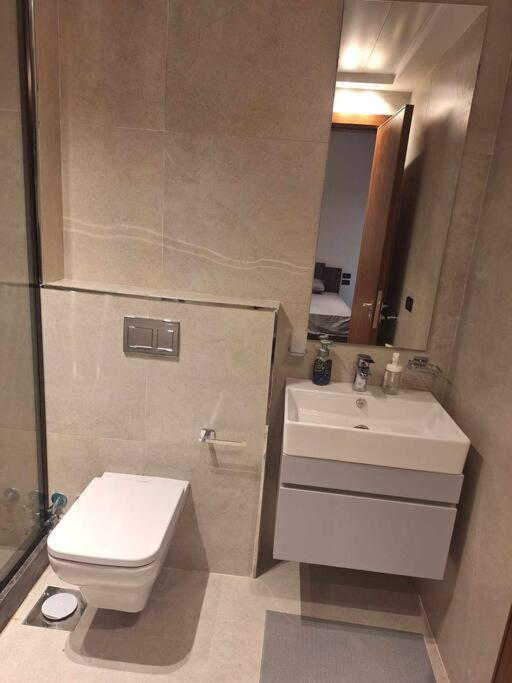 Luxurious Lake View Flat photo 2