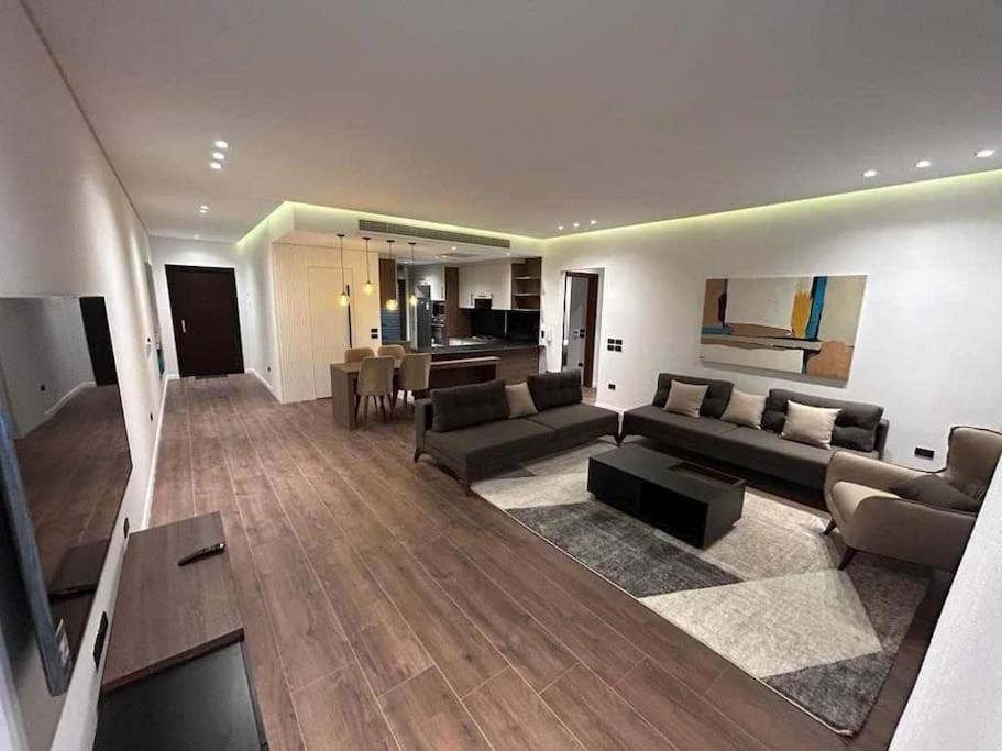 Luxurious Lake View Flat photo 3