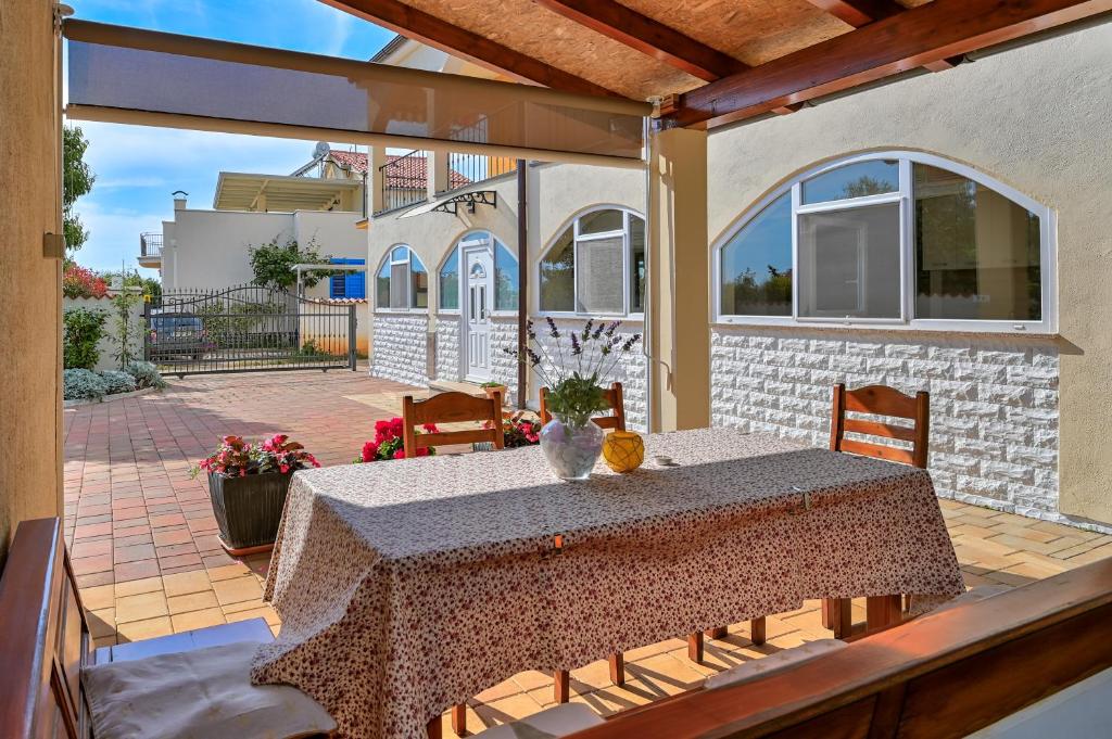 Teuta_commodious apartment at the beach photo 2