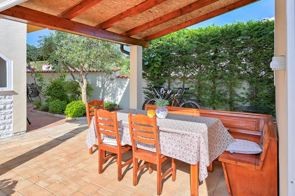 Teuta_commodious apartment at the beach photo 1