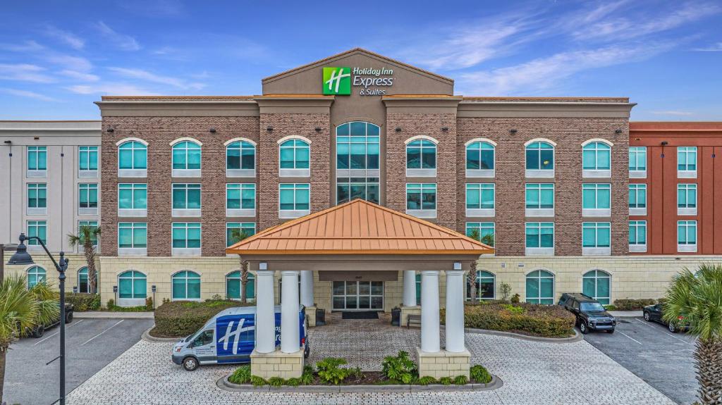 Holiday Inn Express Hotel & Suites Charleston Arpt-Conv Ctr, an IHG Hotel image