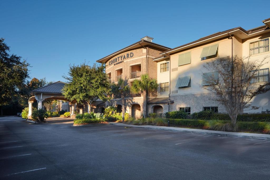 Courtyard Charleston Mount Pleasant photo 1