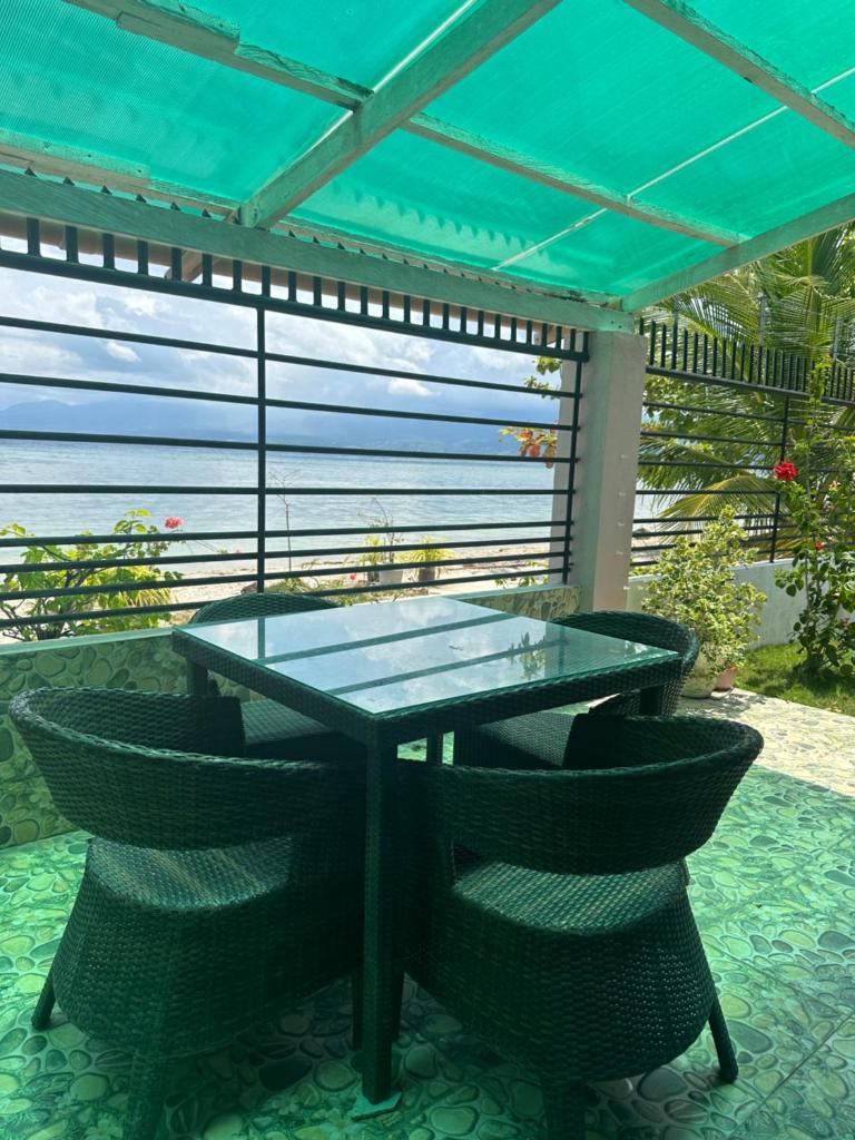 Joy o hoy beachfront house