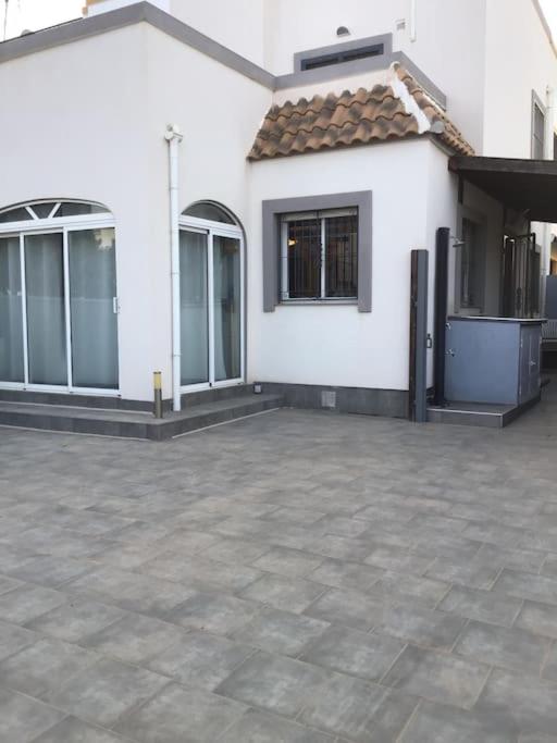 Maison avec piscine et grande terrasse à Torrevieja photo 1