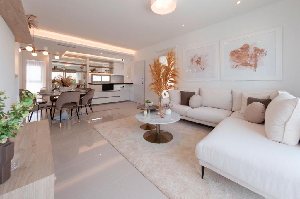 Villa de Sol in Los Alcazares with 4 bedrooms, private swimming pool, sauna and jacuzzi. photo 2