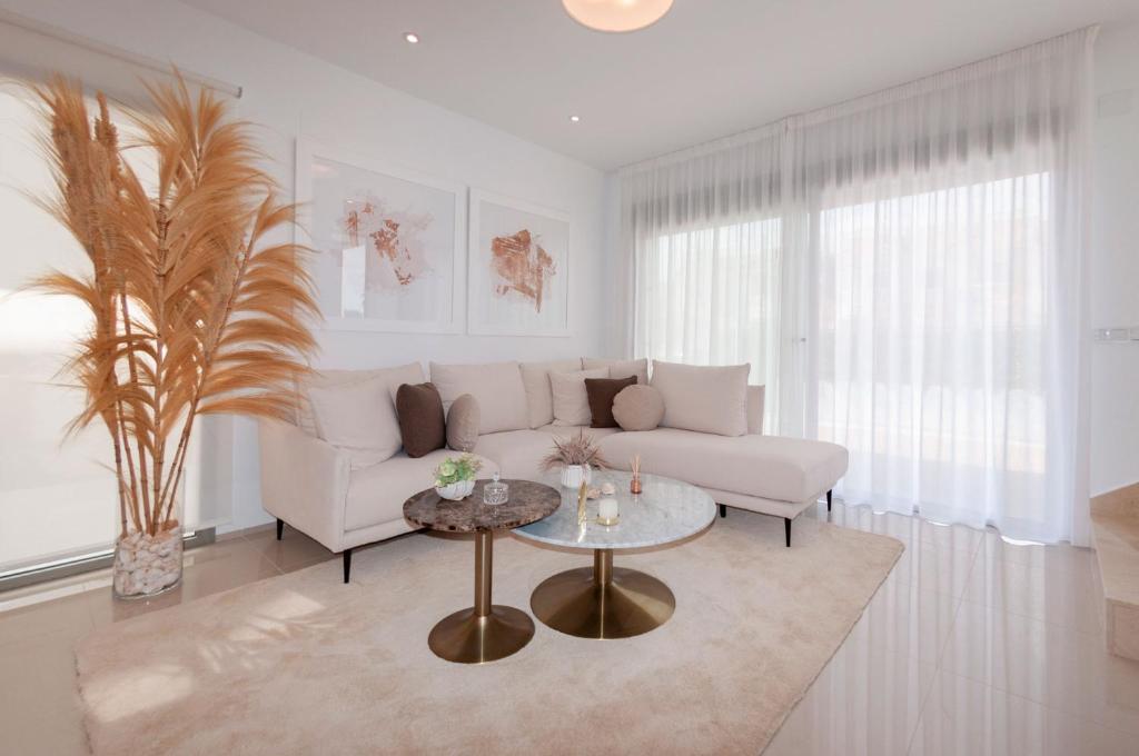 Villa de Sol in Los Alcazares with 4 bedrooms, private swimming pool, sauna and jacuzzi. photo 3