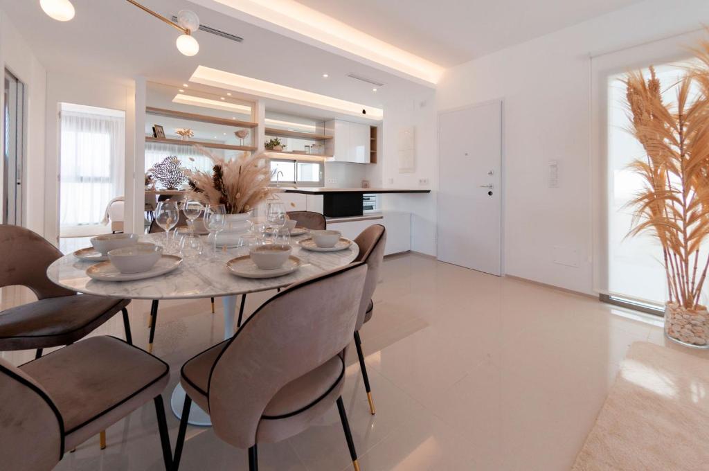 Villa de Sol in Los Alcazares with 4 bedrooms, private swimming pool, sauna and jacuzzi. photo 4