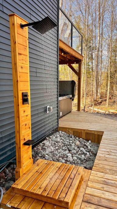 Lux Winter Getaway with Hot Tub, Sauna, EV charger photo 2