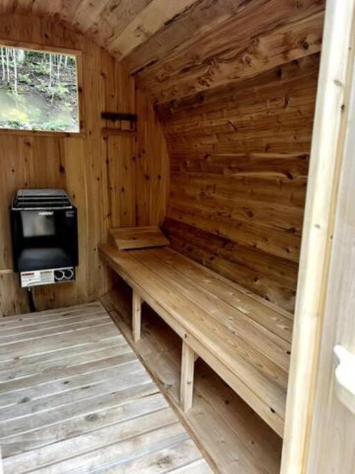 Lux Winter Getaway with Hot Tub, Sauna, EV charger photo 4
