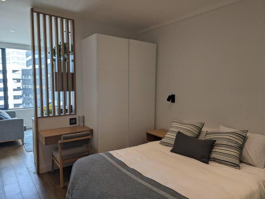 Trendy Studio at the Barracks on Bree - Tap to explore photos