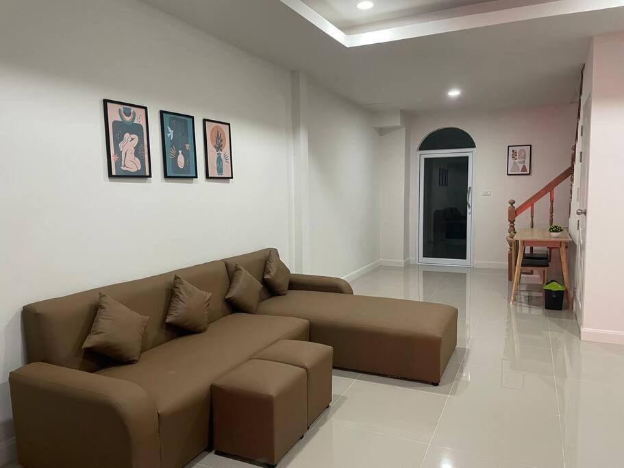 Home One บ้านพักรายวัน photo 2