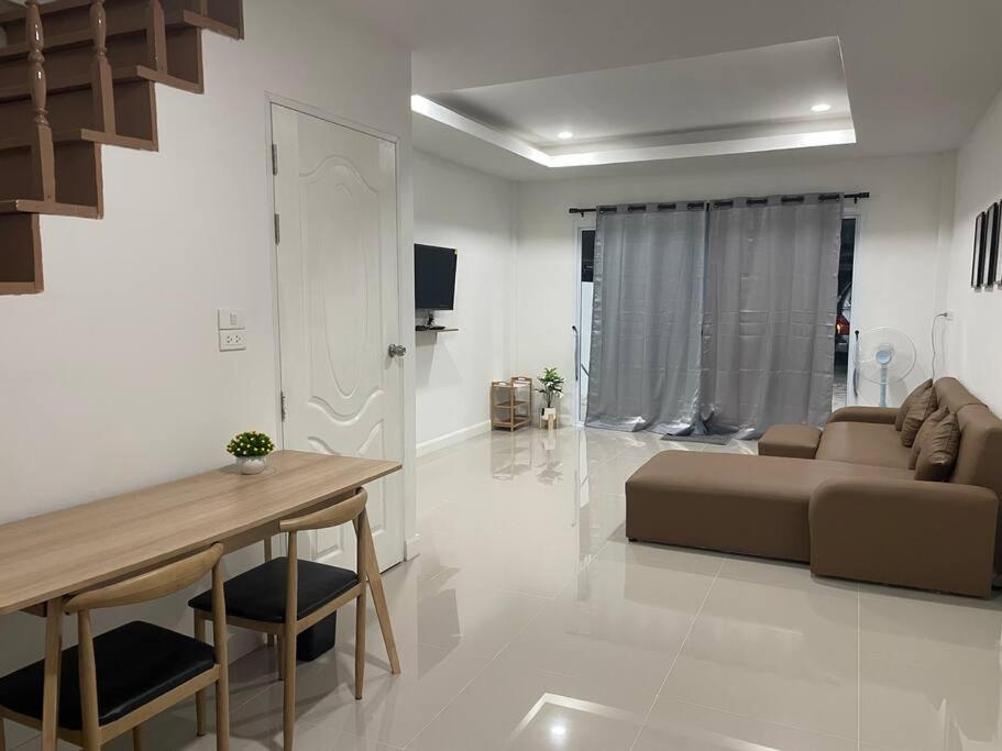 Home One บ้านพักรายวัน photo 3
