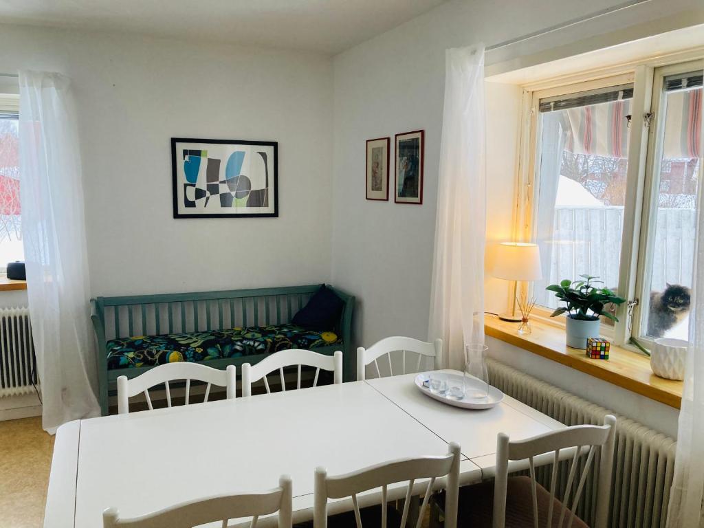 Lägenhet i lugn trädgård photo 3