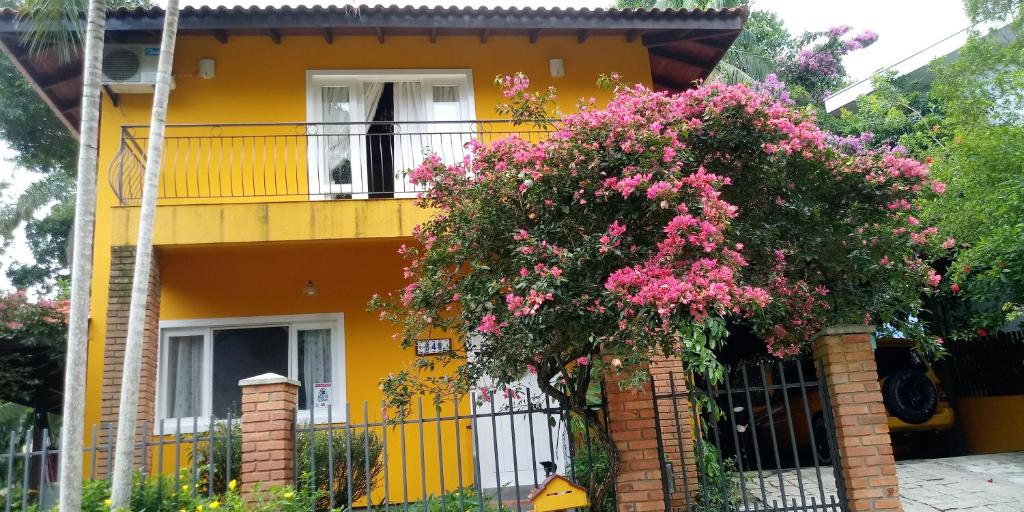 Casa amarela photo 2
