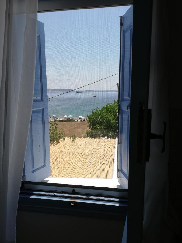 Blue House photo 1