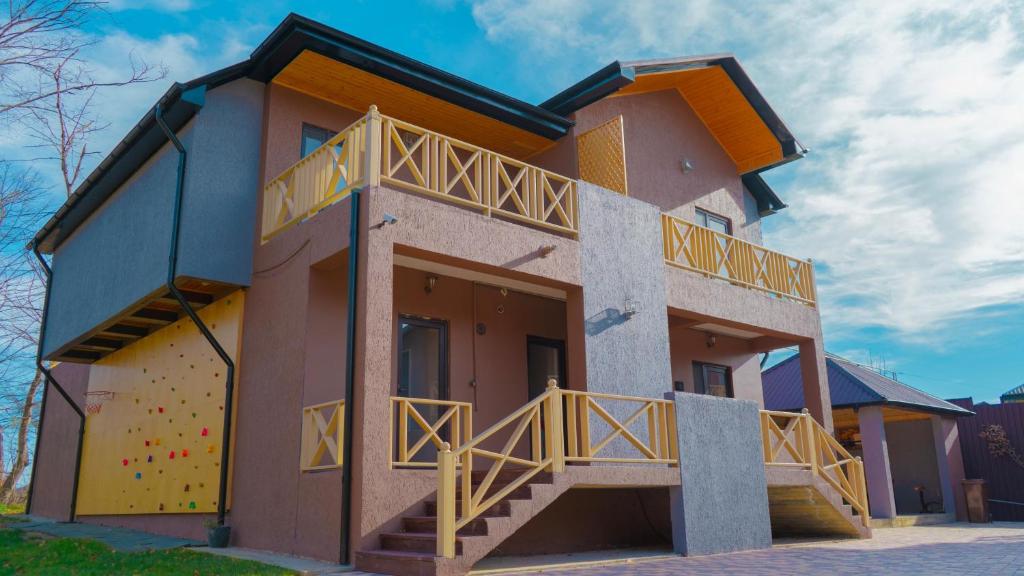 CHALET WOODS GUSAR photo 1