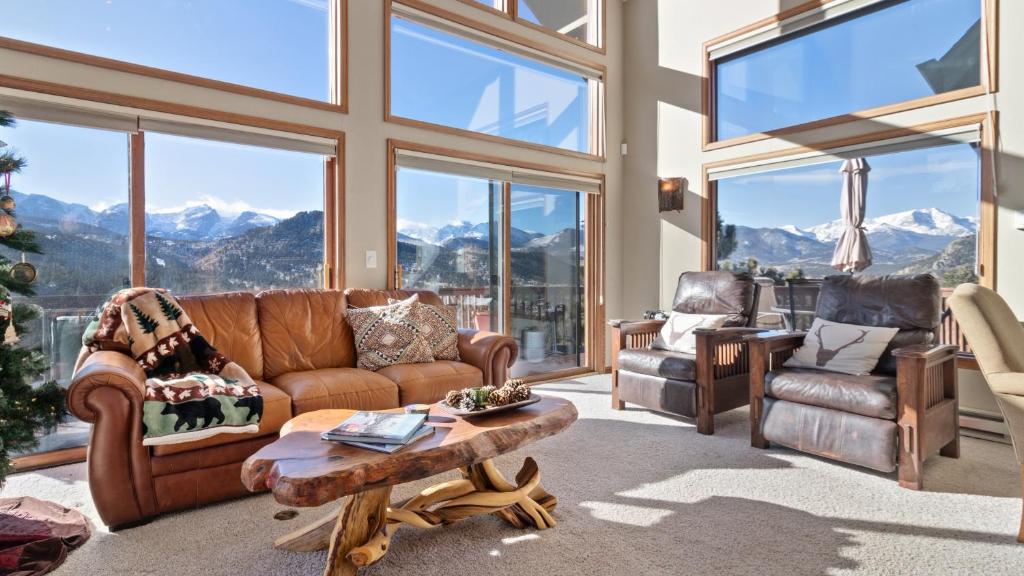 Skyview Luxury Vacation Rental by Windcliff Homes home photo 4