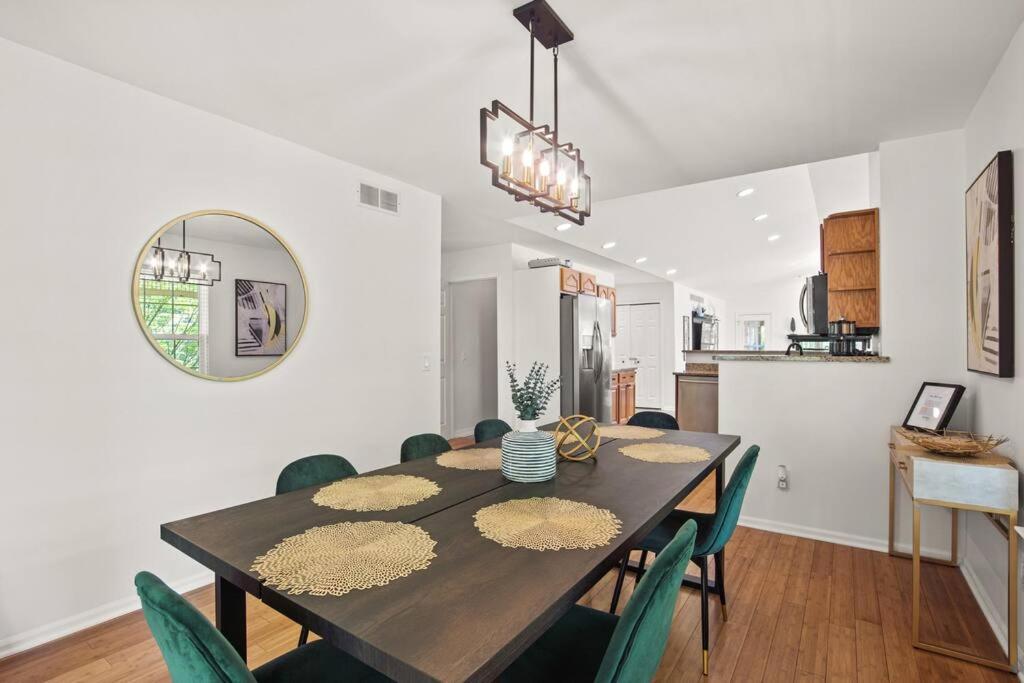 Delight: Bold & Bougie! Sleeps 12! Downtown Boyne photo 1