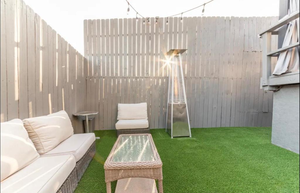 Gorgeous DTLA w/ View + Hot Tub! photo 3