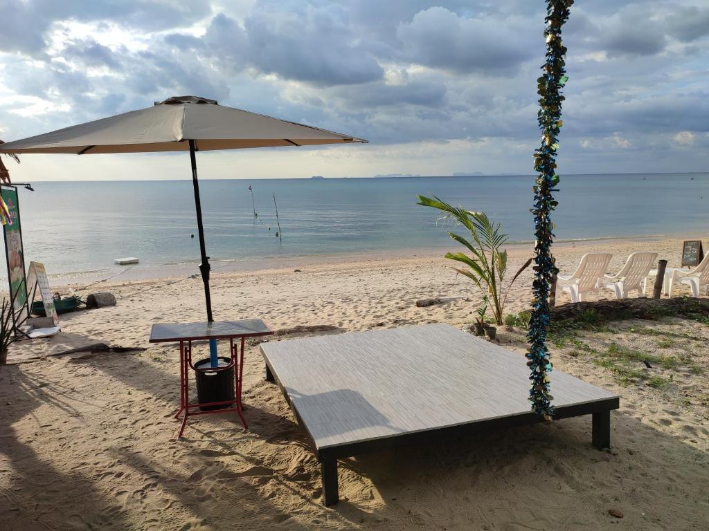 Flower Apartment on the beach photo 2