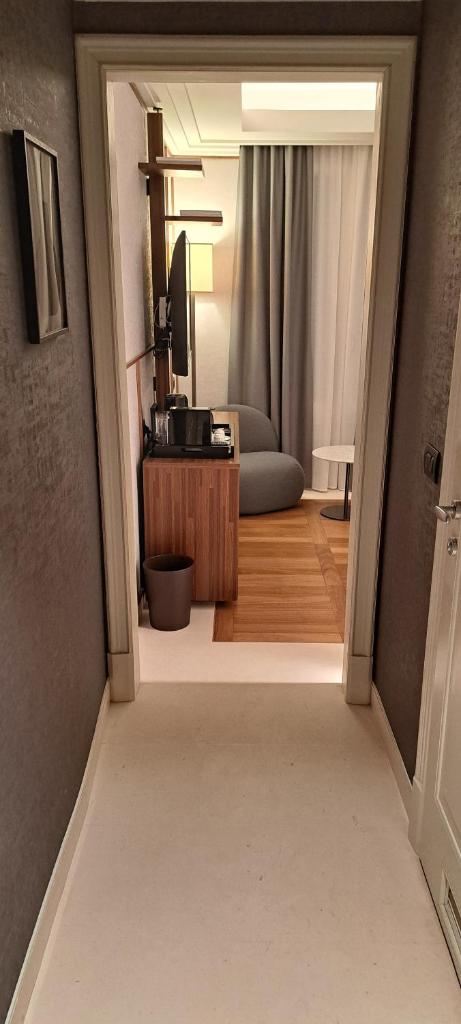 Hotel Brun - Tap to explore photos