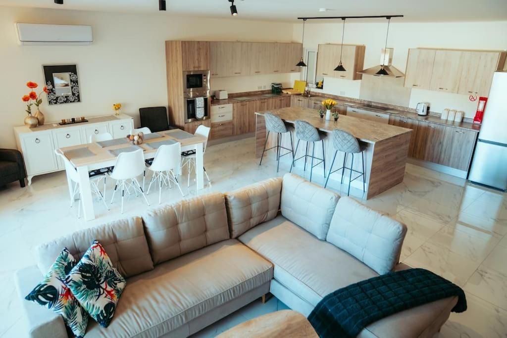 Luxurious Gozo Apartment, Qala photo 3