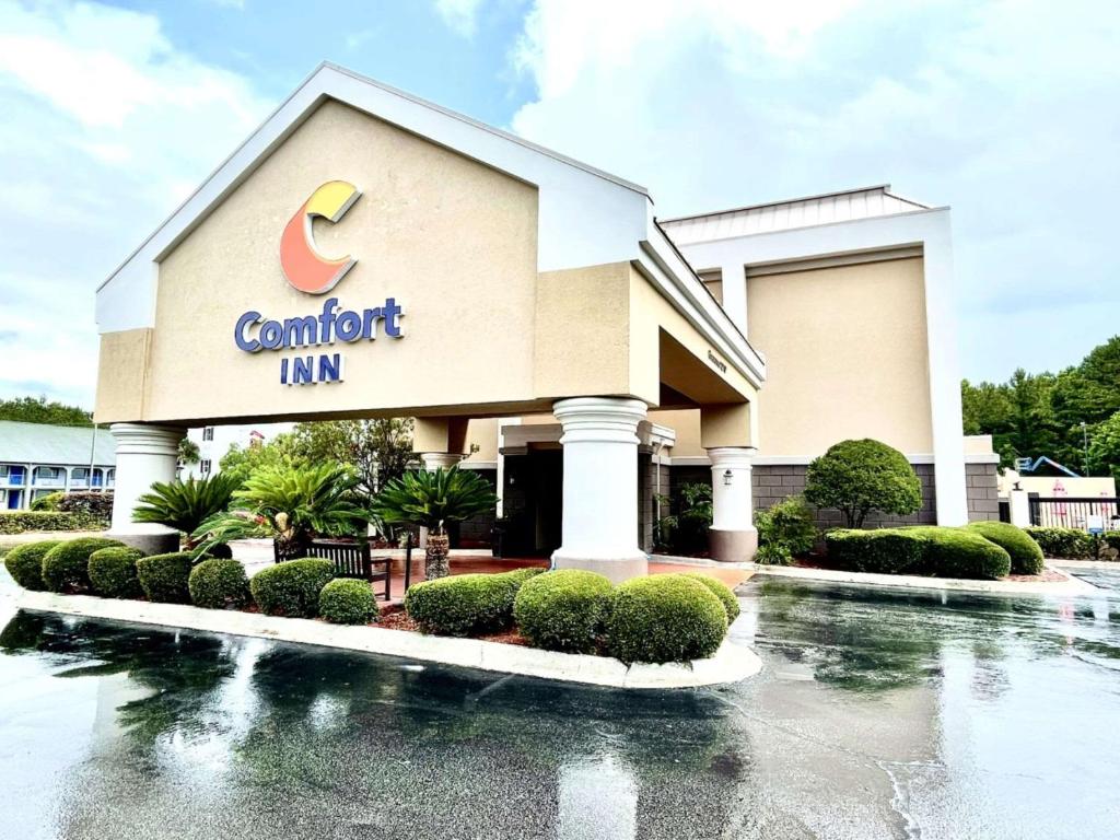 Comfort Inn Darien - North Brunswick photo 1