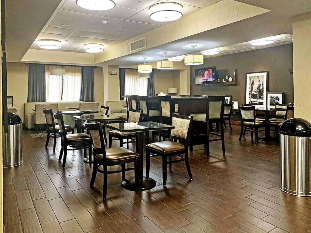 Comfort Inn Darien - North Brunswick photo 2