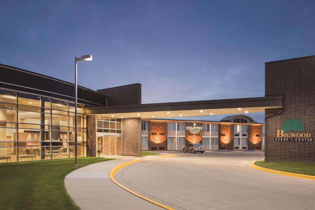 Country Inn & Suites by Radisson, Fergus Falls, MN photo 2