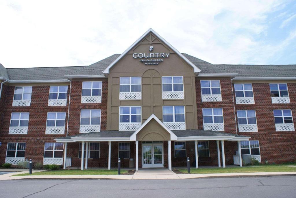 Country Inn & Suites by Radisson, Lansing, MI image