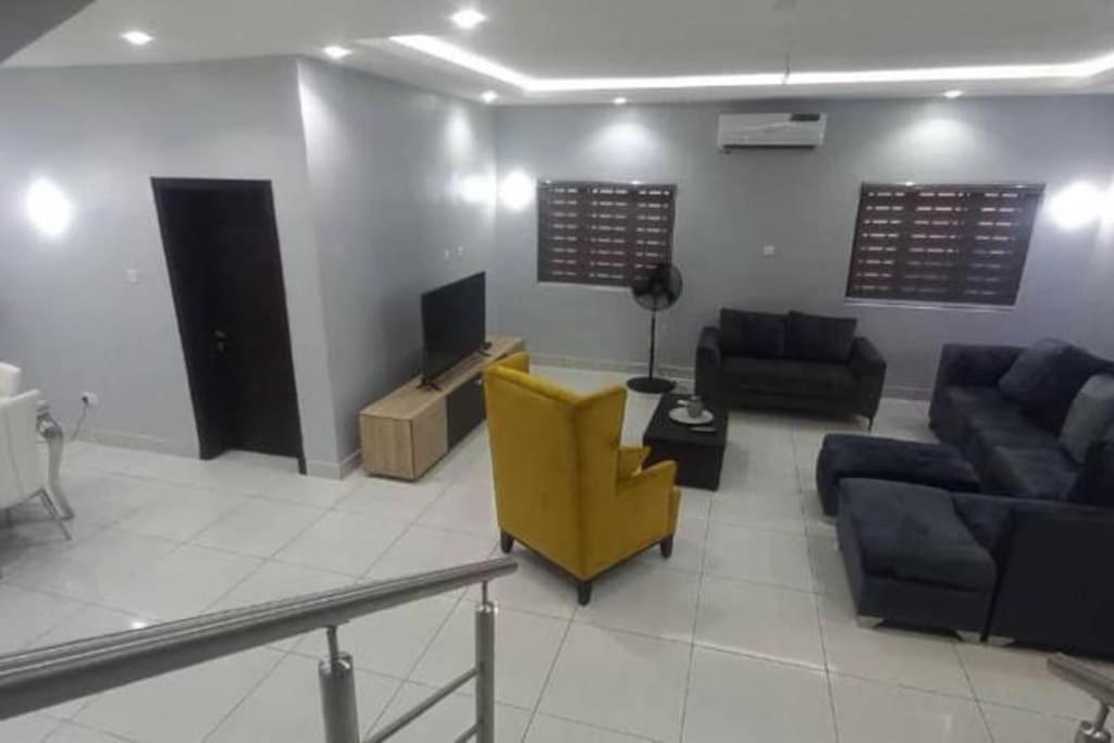 Luxe Living:4Bed, TV, Pool& WiFi photo 1