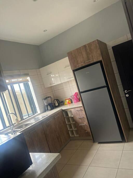Luxe Living:4Bed, TV, Pool& WiFi photo 4