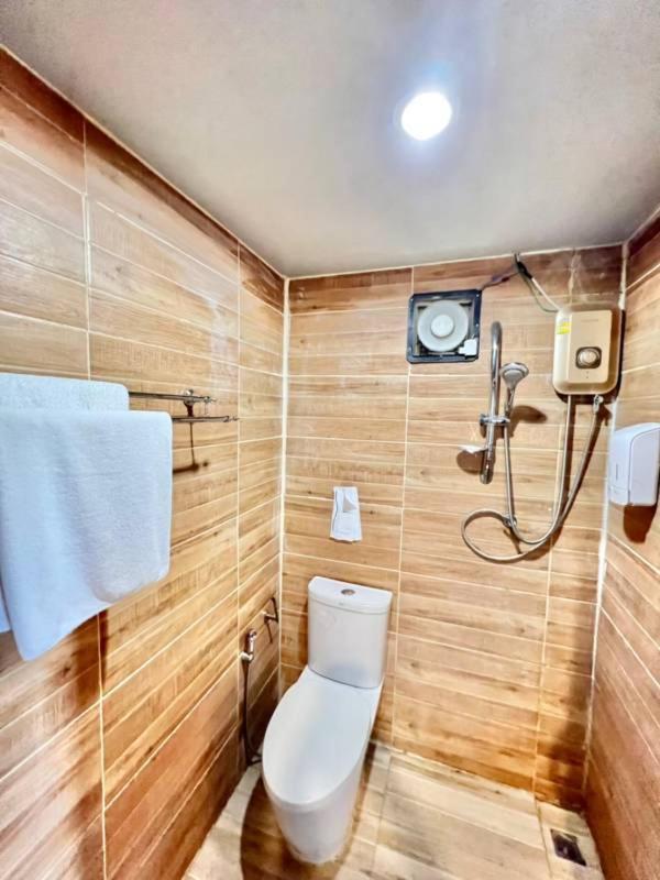 Lay Back Villa Wooden House AC Hot shower High Speed Internet photo 4