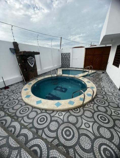 Elegante casa con piscina