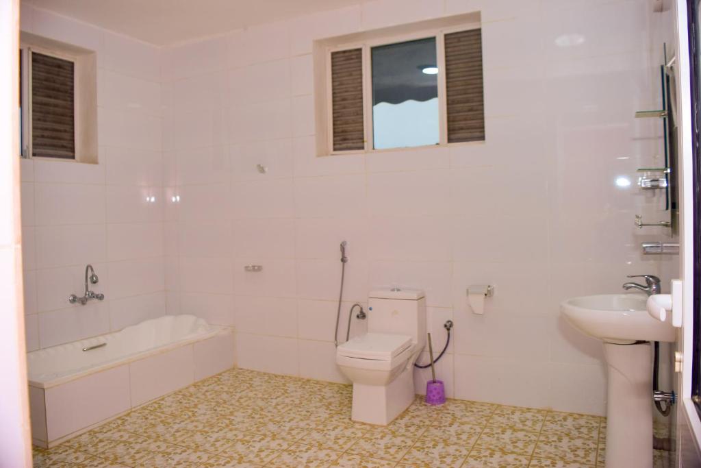 lake palace beach hotel photo 2
