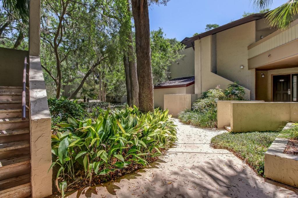 2311 Courtside Villas photo 4