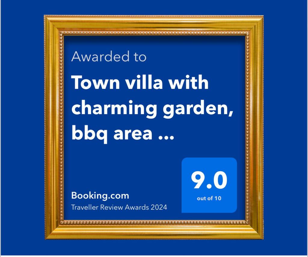 Town villa with charming garden, bbq area & Sleeps 6 photo 1