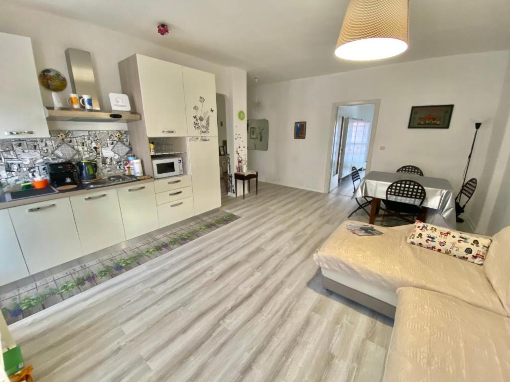 Appartamento Lella zona Terme Centro e vicino Villa Igea sito in Via Emilia 29 photo 4